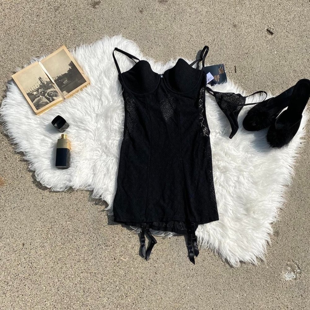 Fredericks of Hollywood two piece negligee & matching panty set!
